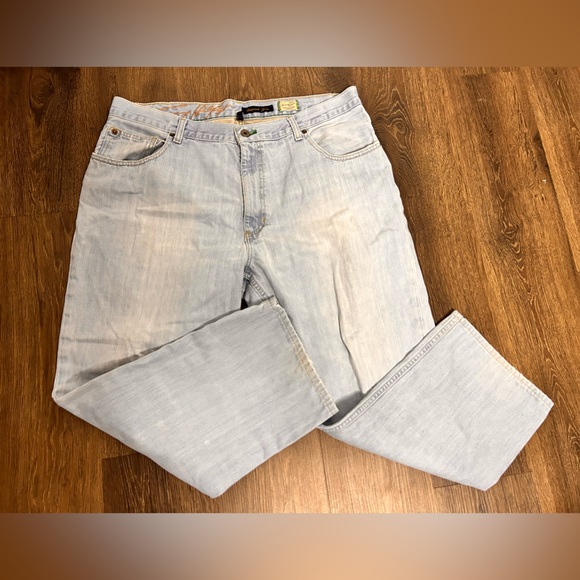 Tommy Hilfiger Men’s Relaxed Fit Light Blue Denim Straight Leg Jeans 38x30 - Picture 6 of 8